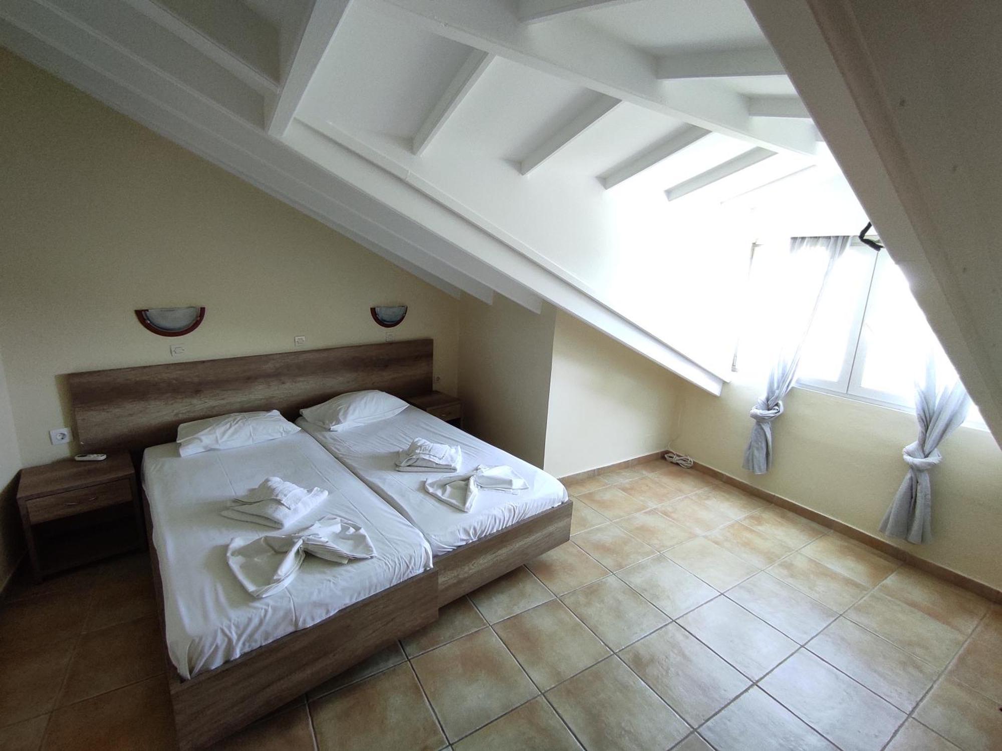 Kavos Plaza Hotel Eksteriør bilde