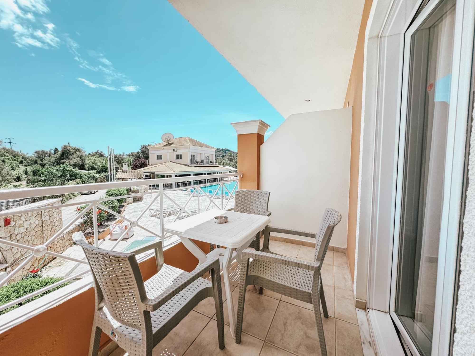 Kavos Plaza Hotel Eksteriør bilde