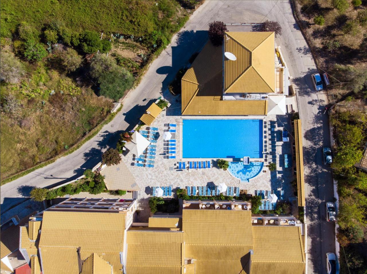 Kavos Plaza Hotel Eksteriør bilde